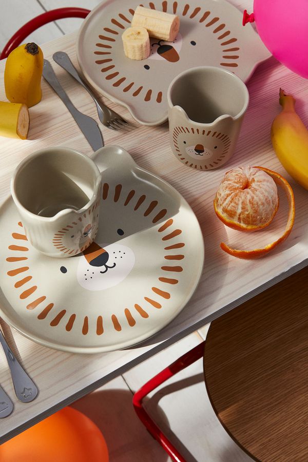Taza de porcelana con motivo