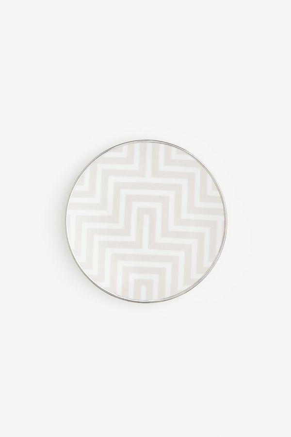 Plato pequeño de porcelana