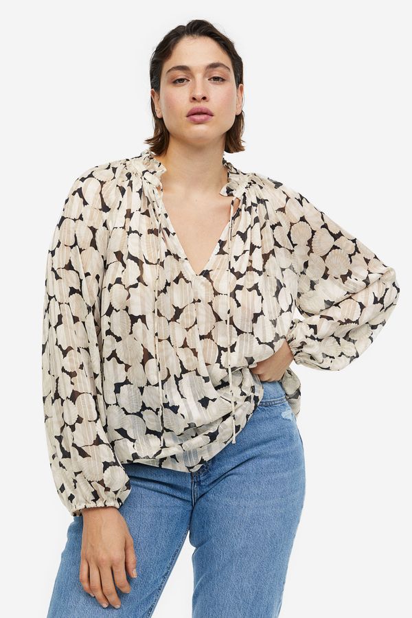 Blusa en tejido crepé con vuelos