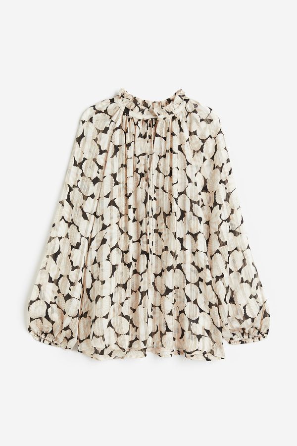 Blusa en tejido crepé con vuelos