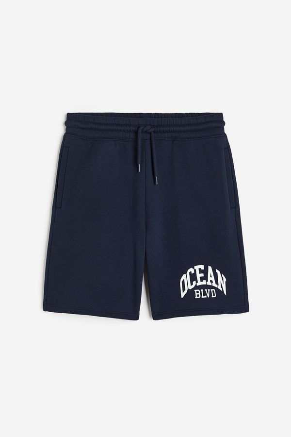 Shorts pull-on