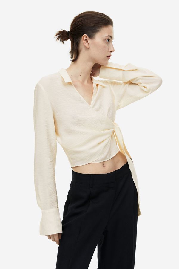 Blusa cropped cruzada