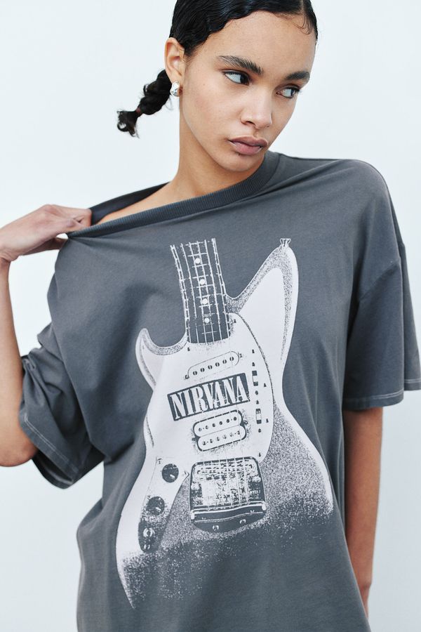 Polera oversize con motivo estampado