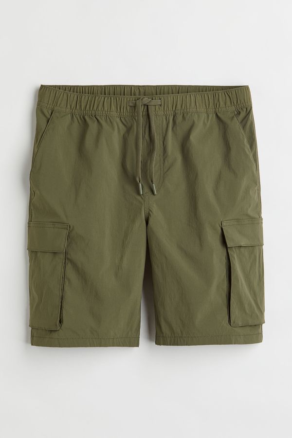 Shorts cargo de nylon Regular Fit