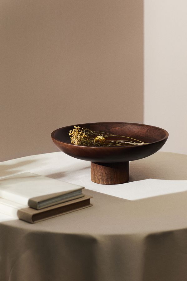 Cuenco de madera con pie