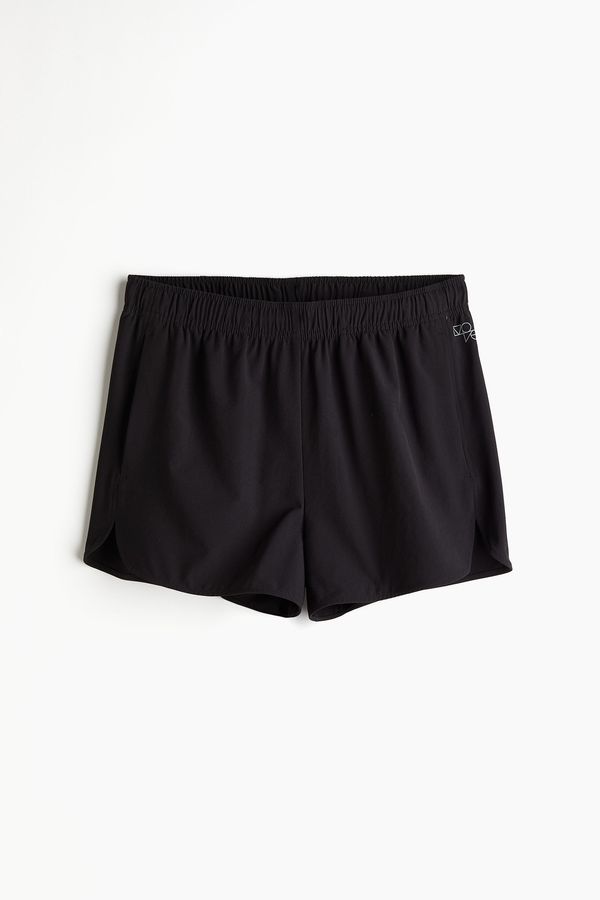 Shorts deportivo DryMove™