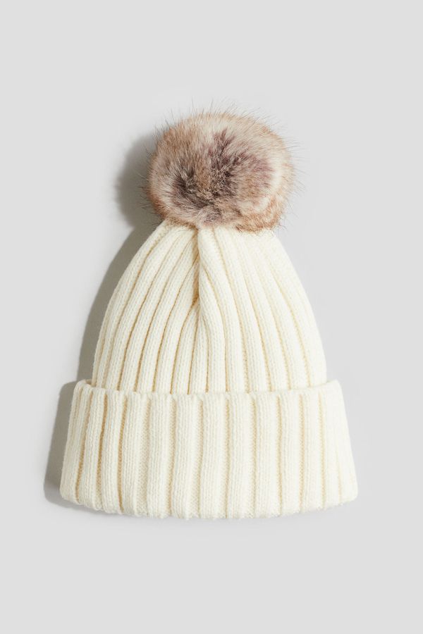 Gorro en punto acanalado con pompón