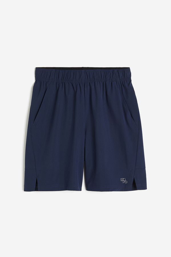 Shorts deportivo a la rodilla en DryMove™