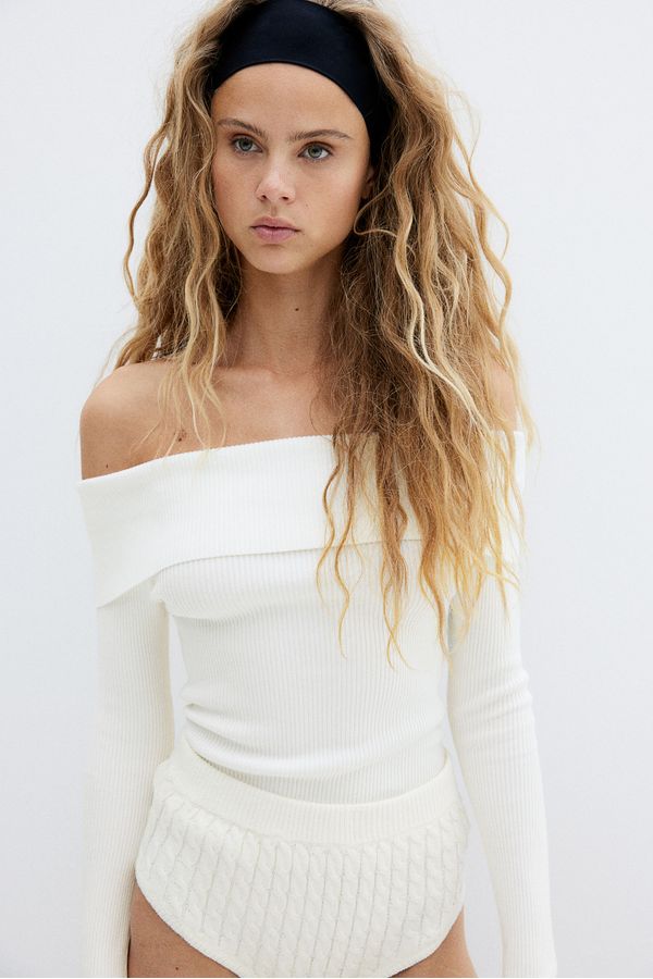 Top off-the-shoulder en punto acanalado