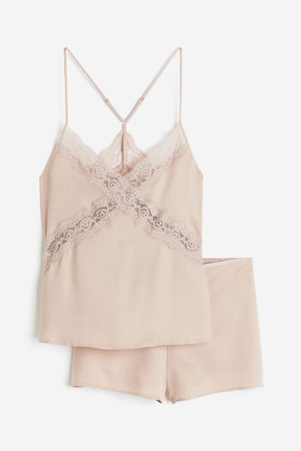 Pijama con top lencero y shorts
