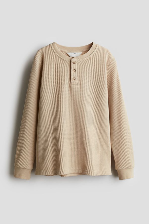 Polera Henley en punto waffle