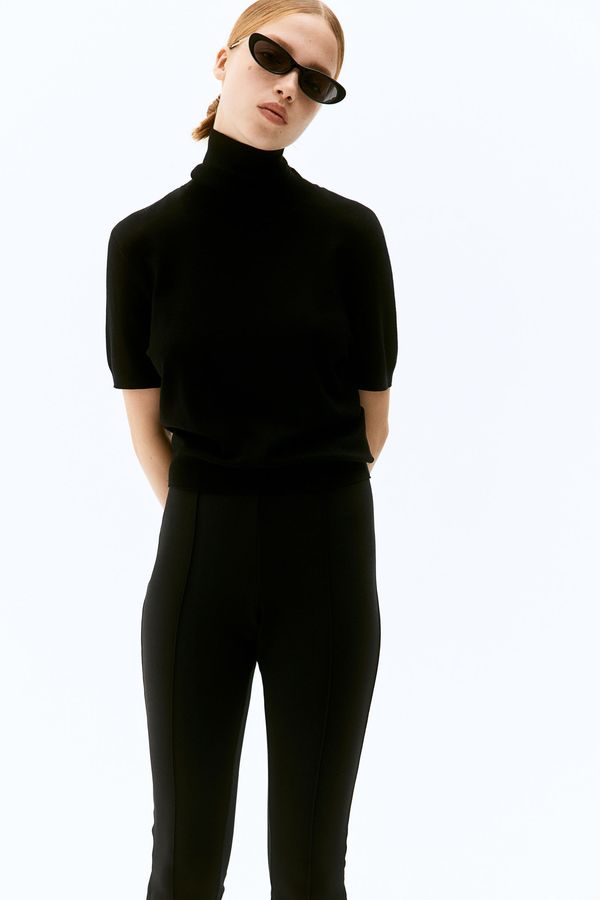Top de cuello beatle en punto fino