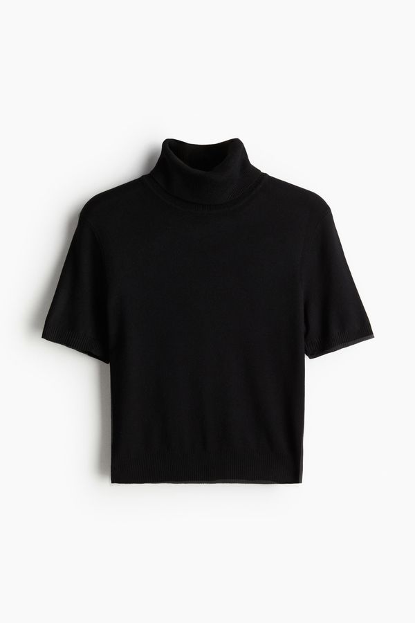 Top de cuello beatle en punto fino