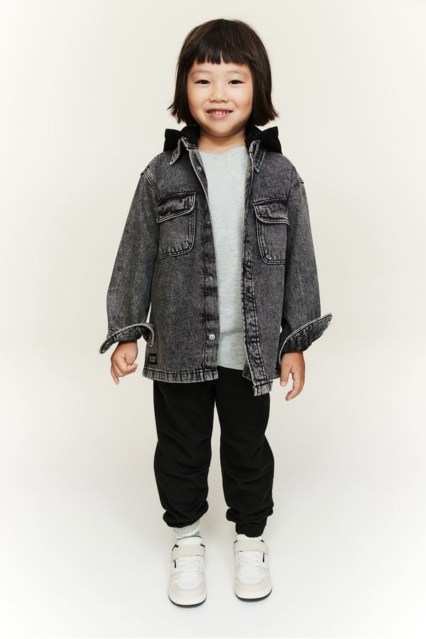 Overshirt denim con capucha