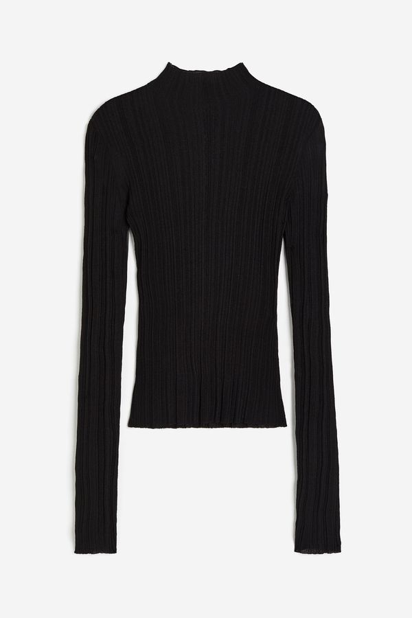 Top acanalado con cuello alto