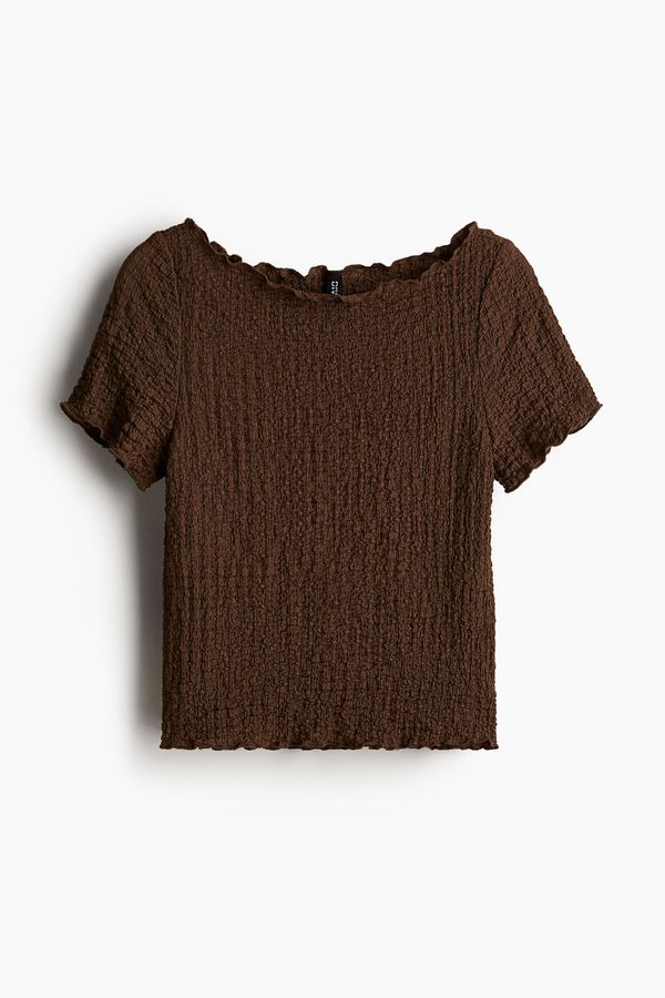 Polera texturizada con detalles sobrehilados