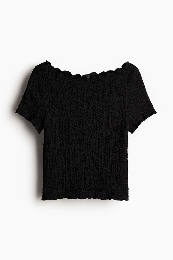 Polera texturizada con detalles sobrehilados
