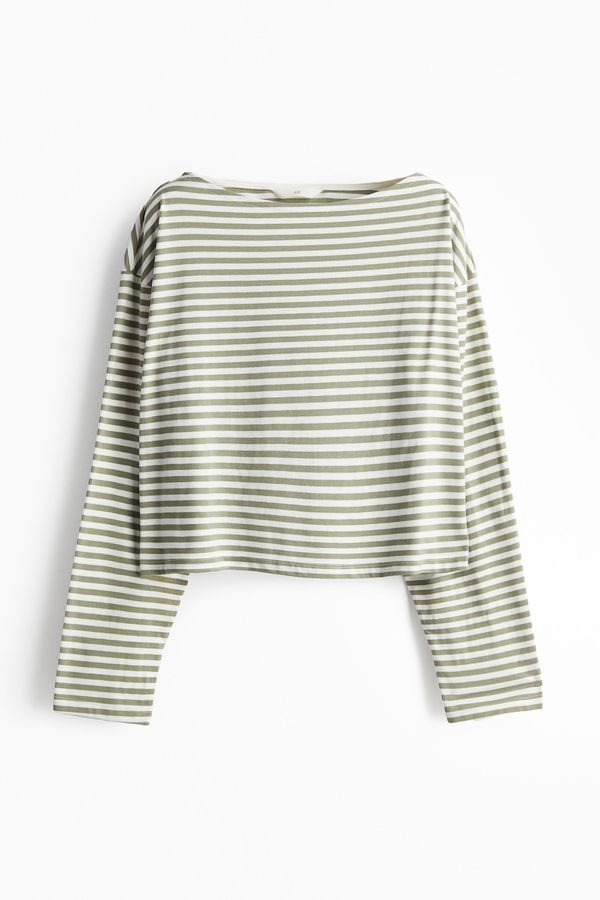 Top oversize con cuello bote