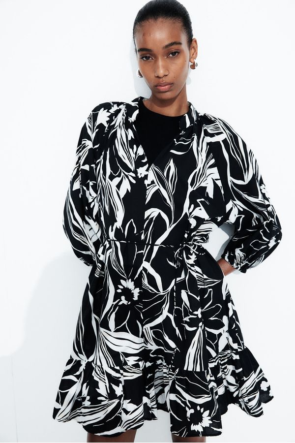 Vestido maxivolumen con cinturón de anudar