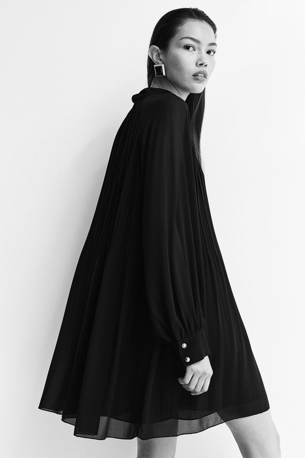 Vestido plisado con lazo