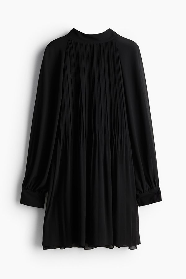 Vestido plisado con lazo