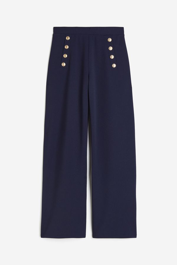Pantalón con botonadura frontal