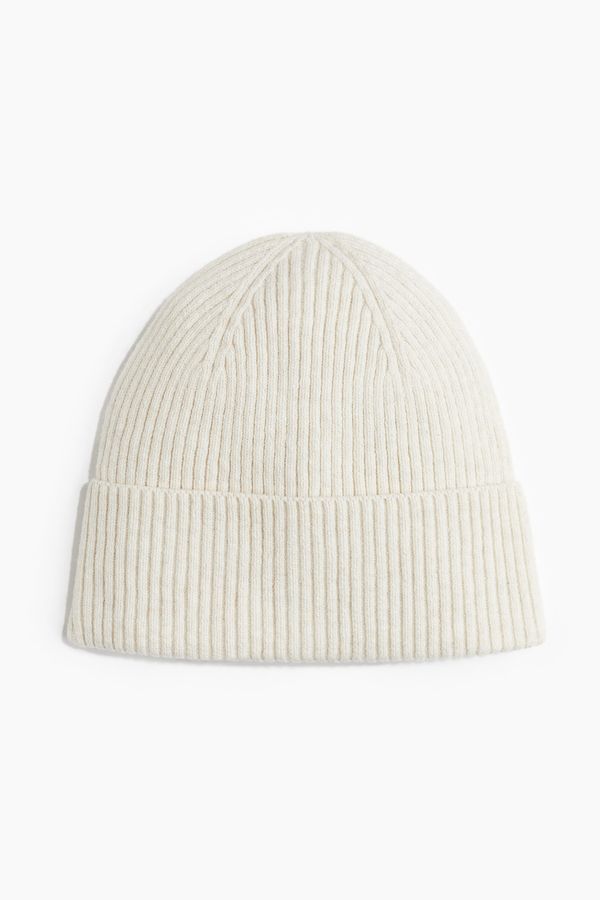 Gorro en punto acanalado