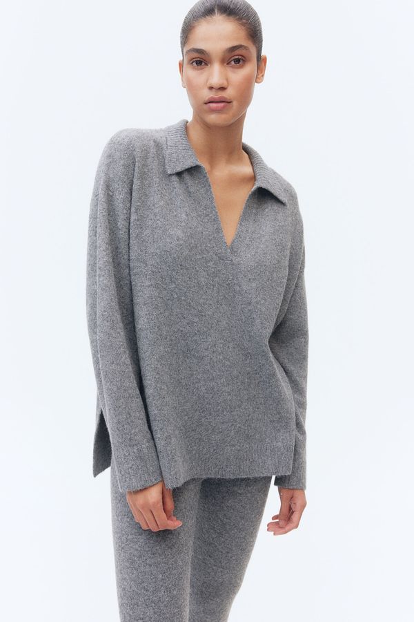 Sweater de punto fino con cuello