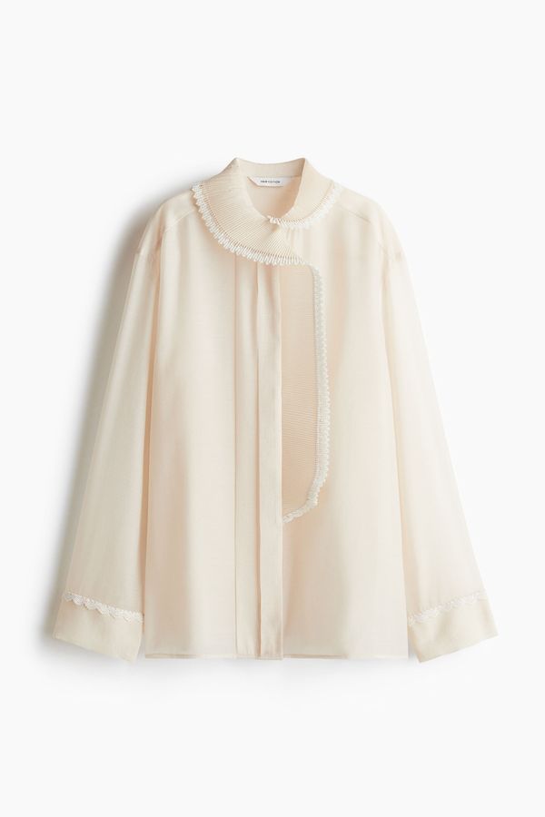 Blusa transparente con cuello