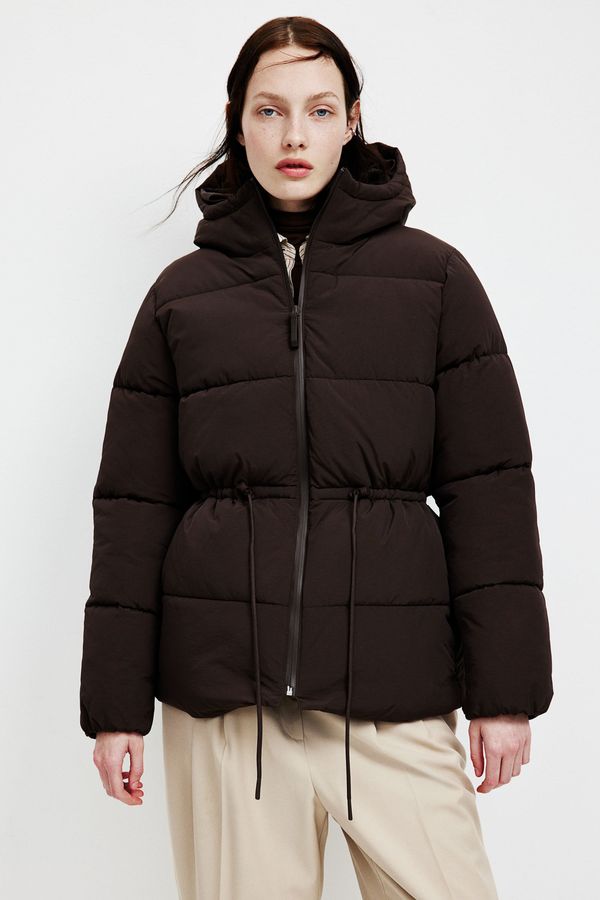 Parka puffy oversize con cordón de ajuste