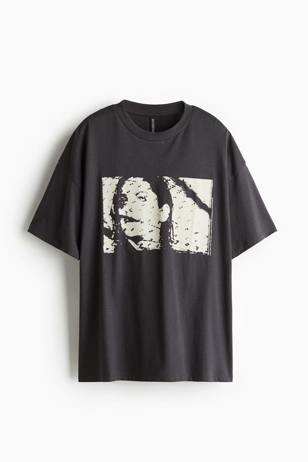 Polera oversize con motivo estampado