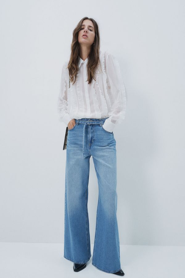 Jeans amplio con cinturón