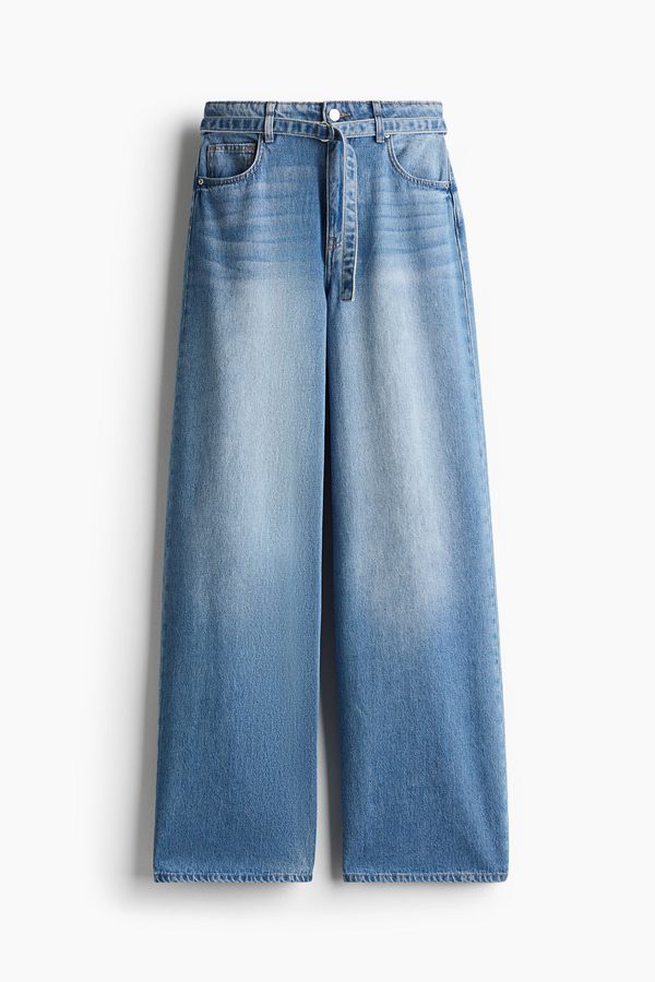Jeans amplio con cinturón
