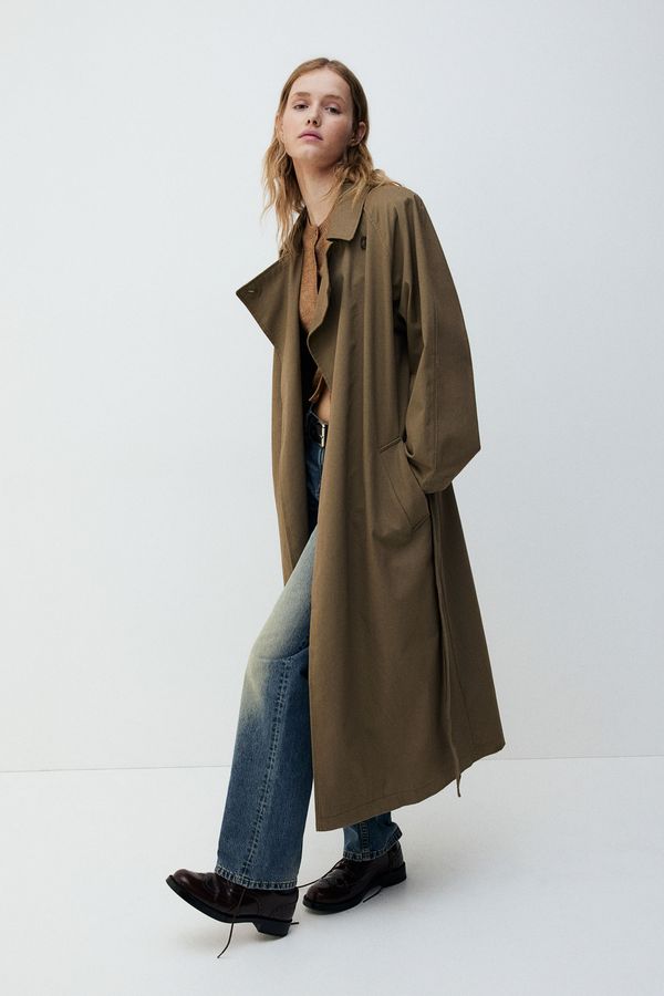 Trenchcoat con hombreras