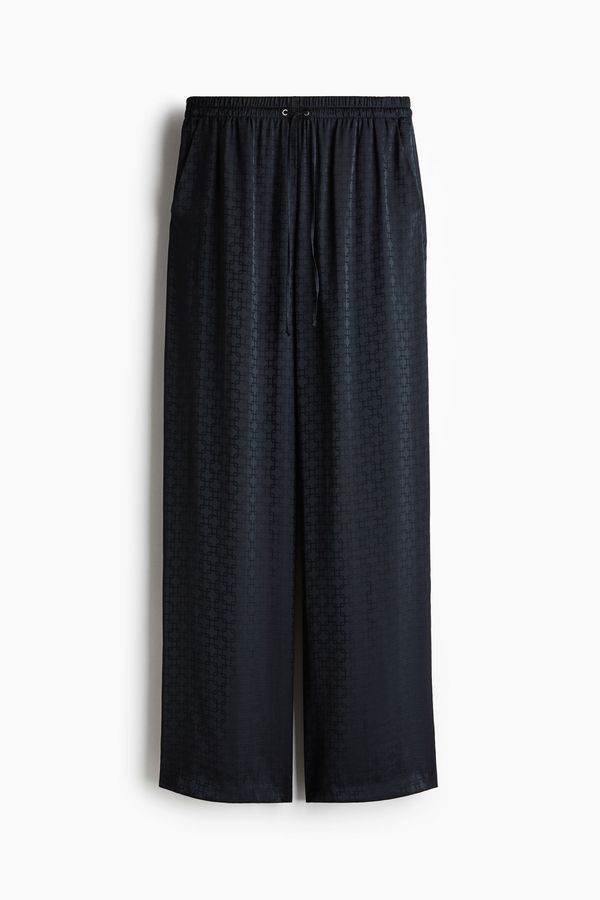 Pantalón amplio con cordón de ajuste