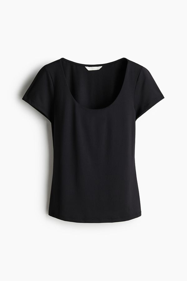 Polera con escote en U