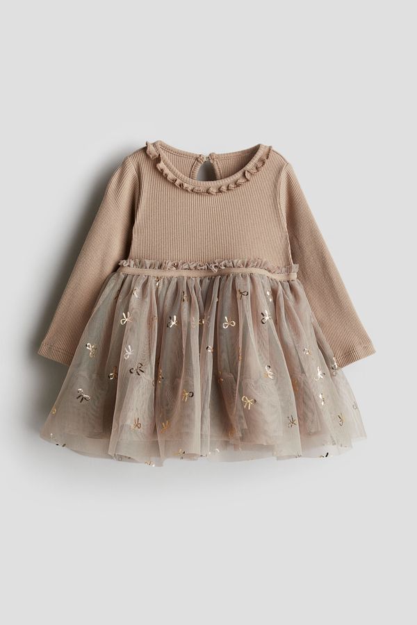 Vestido con falda de tul