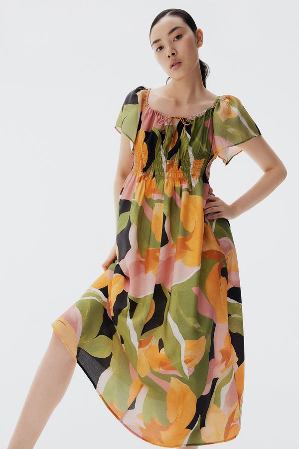 Vestido con mangas mariposa