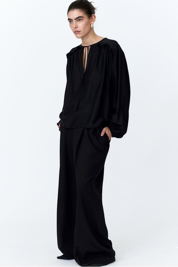 Blusa con ribete de vuelos