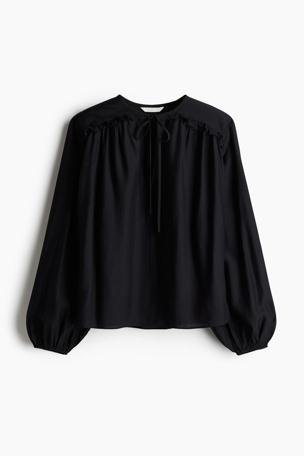 Blusa con ribete de vuelos