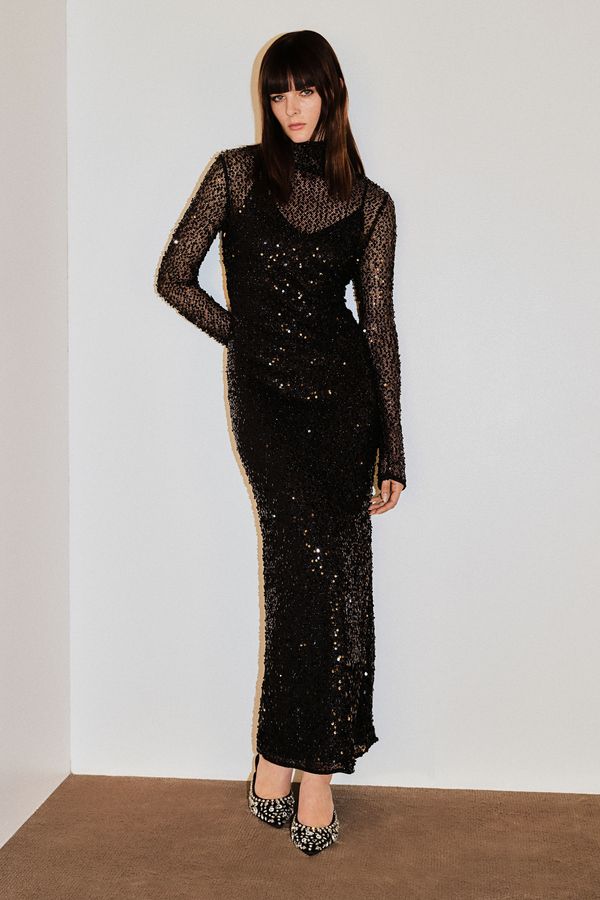 Vestido largo de rejilla con lentejuelas