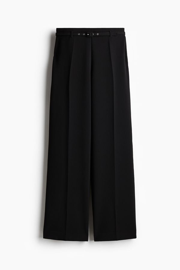Pantalón amplio con cinturón