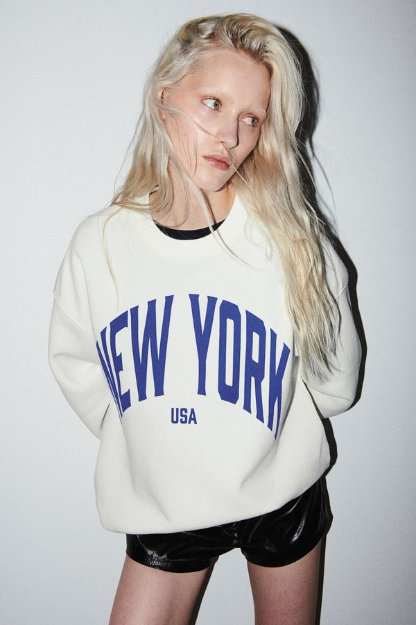 Polerón oversize con motivo estampado