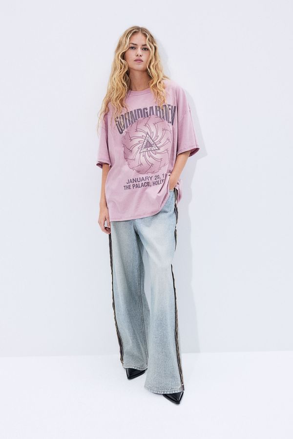 Polera oversize con motivo estampado