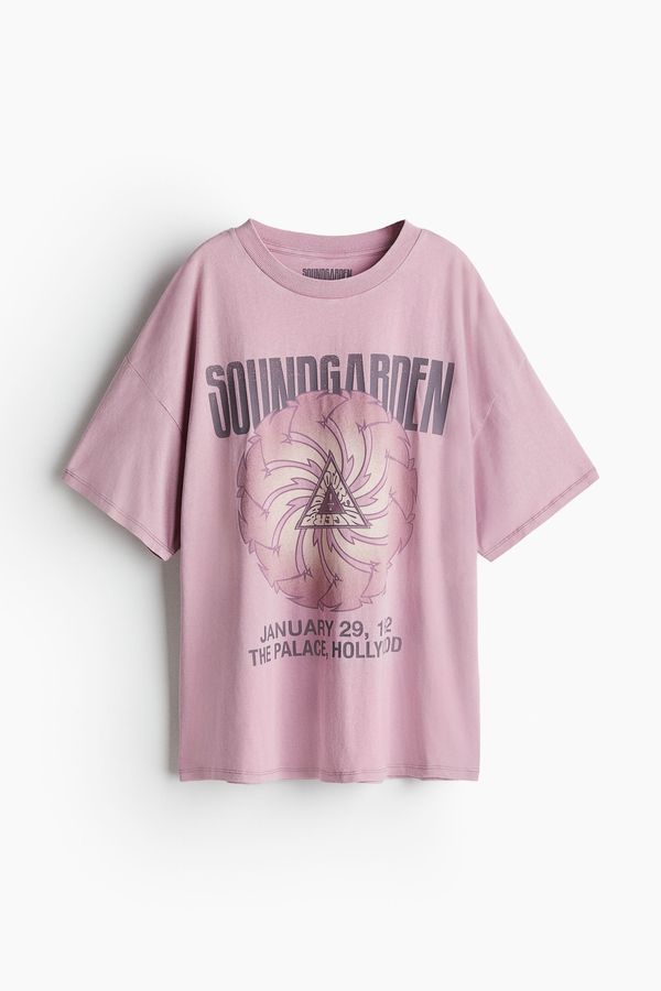 Polera oversize con motivo estampado