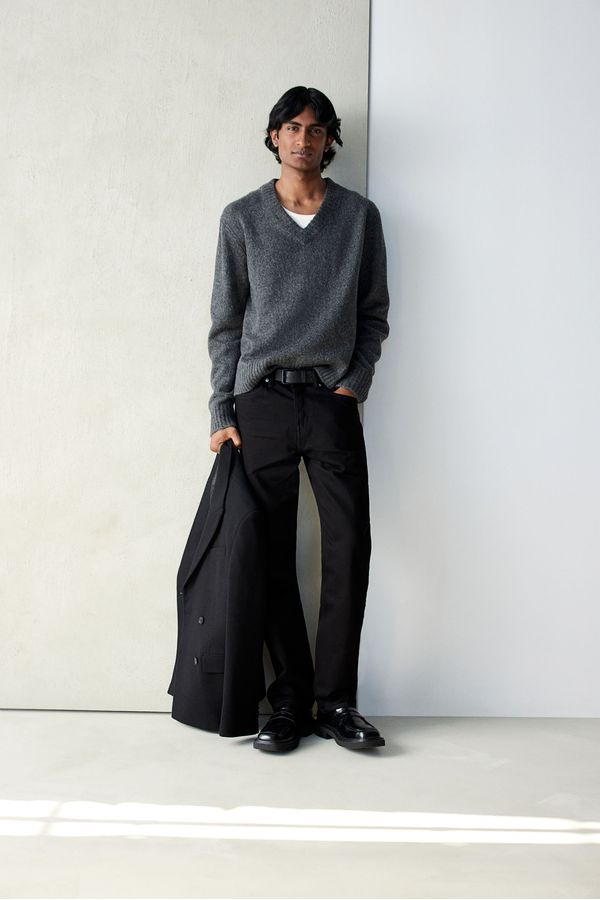 Sweater con cuello en V Regular Fit