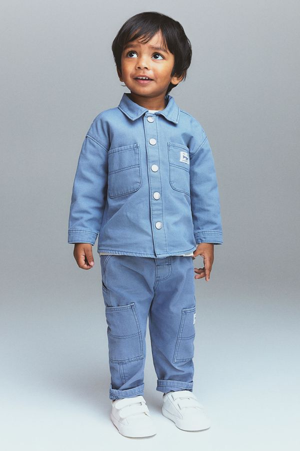 Jeans con bolsillos de parche