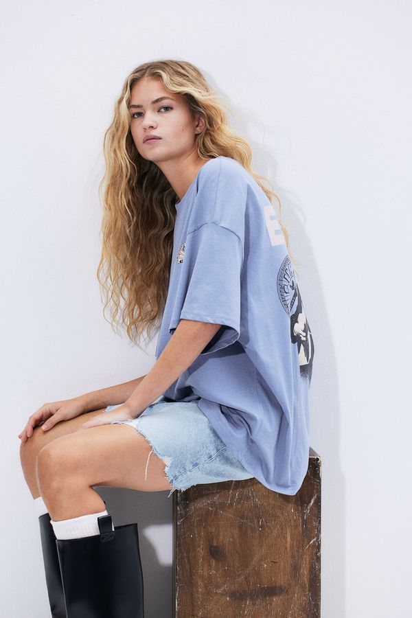 Polera oversize con motivo estampado