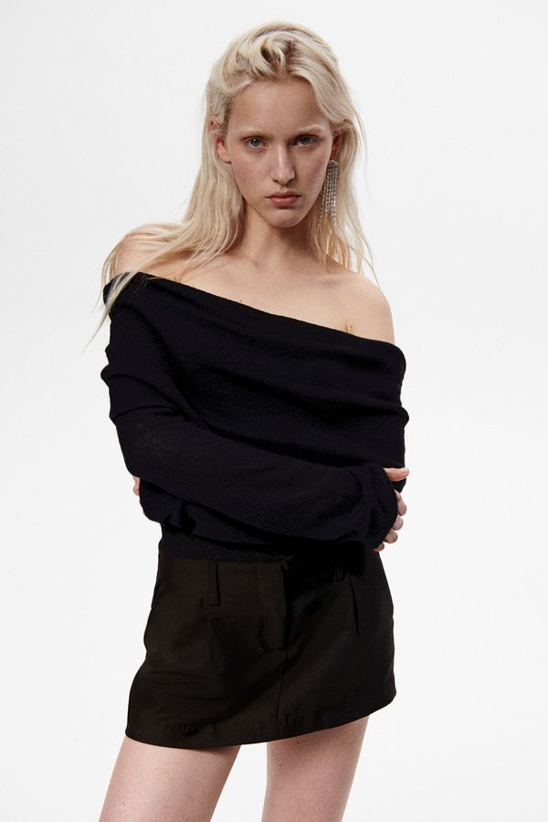 Sweater off-the-shoulder en punto transparente