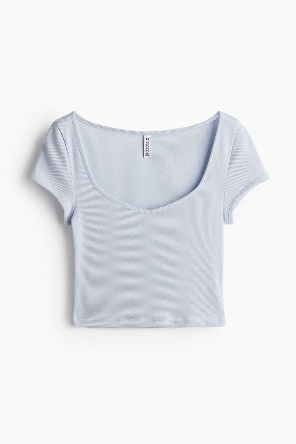 Polera acanalada con escote corazón